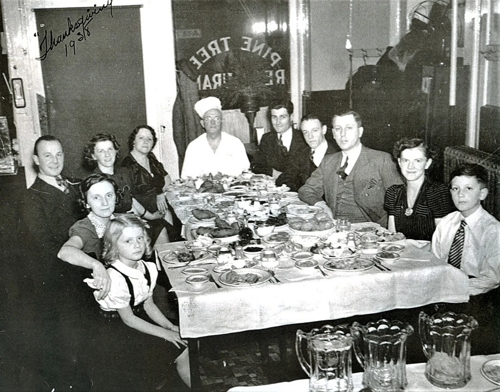 Home Frame Pro's St. Louis: Capturing 1920s Opulence in Banquets