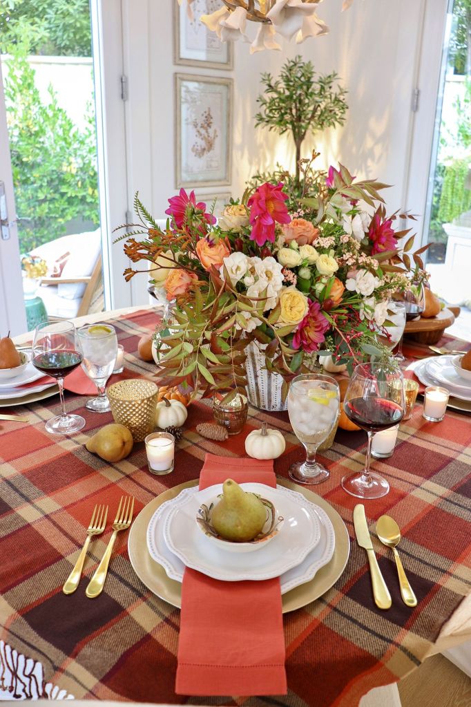 St. Louis Dining Elegance: Home Frame Pro's Elegant Table Setting