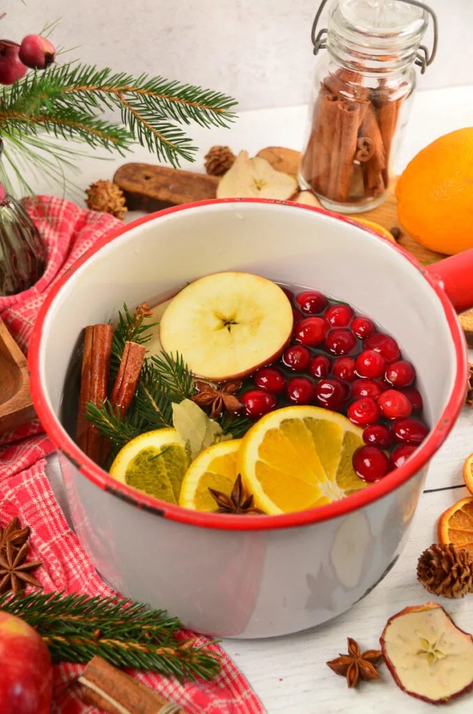 Home Frame Pro's St. Louis Living: Simmering Aromas in Focus